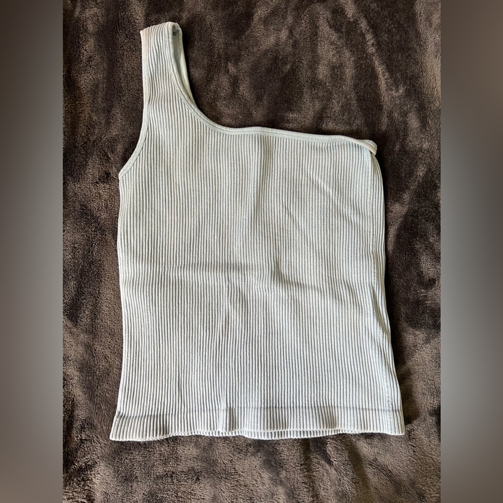 RIBBED ONE SHOULDER TOP